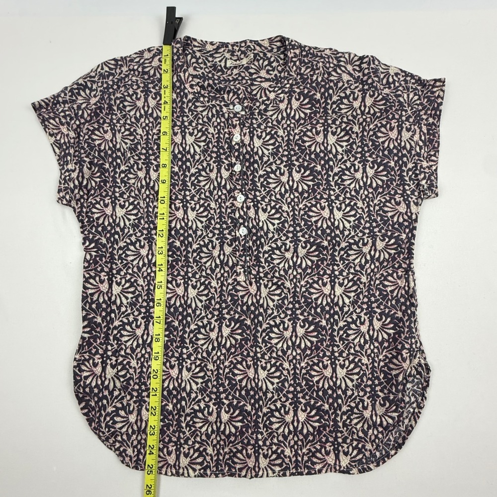 Faherty Womens Floral Bird Print Henley Blouse Navy Blue Short Sleeve Size M - Picture 6 of 7
